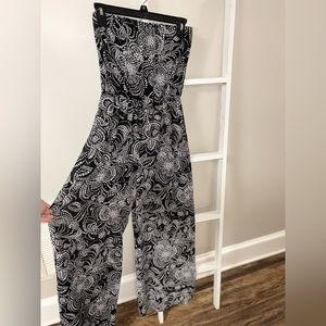 Printed chic strapless jumpsuit/romper